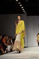 Model walk the ramp for Anand Kabra Show at Wills Lifestyle India Fashion Week 2012 day 1 on 6th Oct 2012 (116).JPG